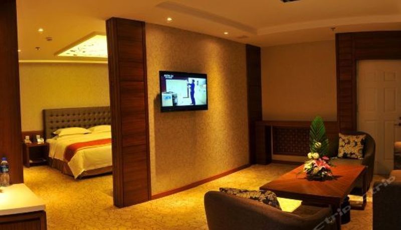 Suite - Waters Holiday Inn