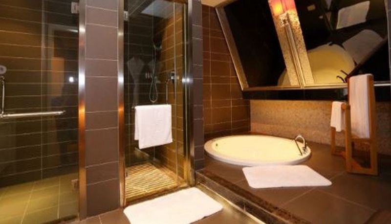Badezimmer - V Hotel (Tianjin Aocheng)