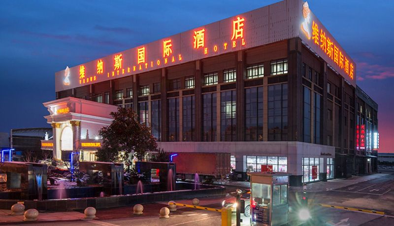 Buitenruimte van het hotel - Vienna International Hotel · Shanghai Wildlife Park Pudong Airport Shanghai Wild Animal Park