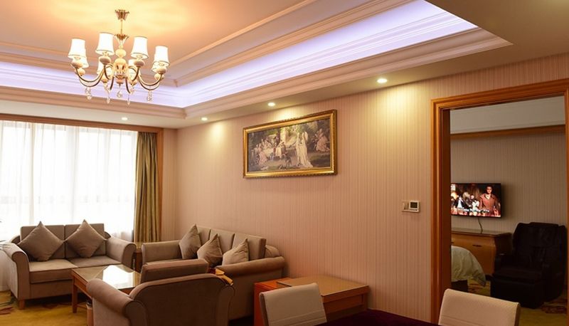 Suite - Vienna International Hotel · Shanghai Wildlife Park Pudong Airport Shanghai Wild Animal Park