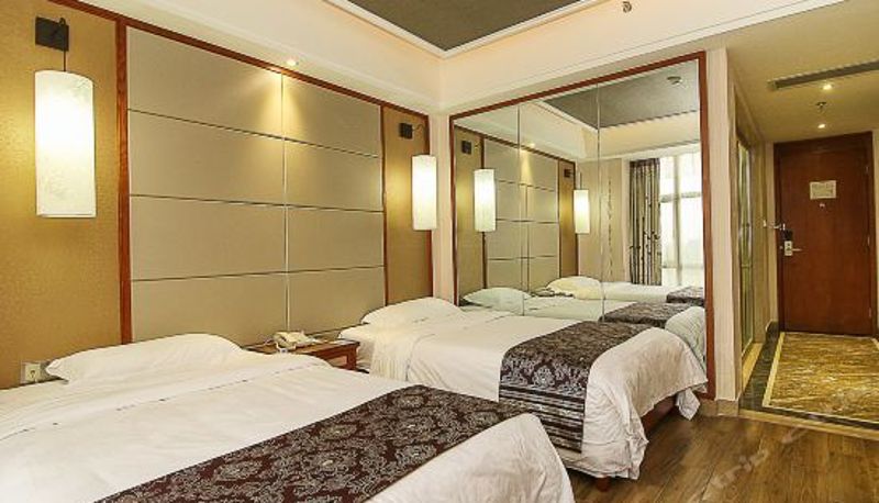 Quadrupla - Yiyangju Business Hotel