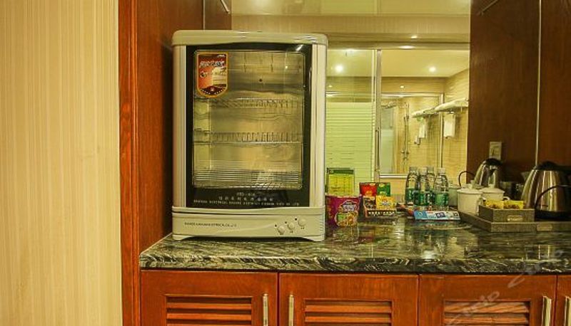 Quadrupla - Yiyangju Business Hotel