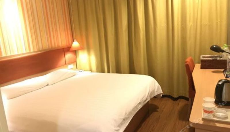 Camera business - Home Inn (Yantai Yingchun Street High-speed Railway Station)