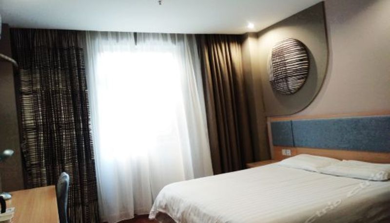 Business-Zimmer - Home Inn (Chongqing Shapingba high iron station stone Nianpan shop)