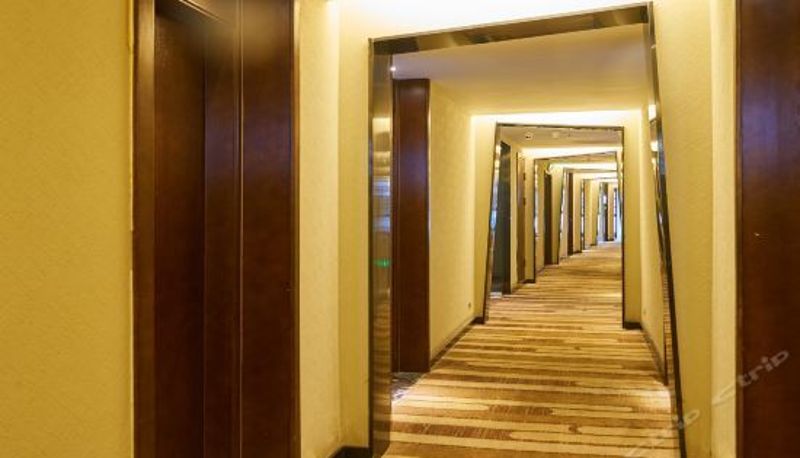 Rezeption - Yilin Hotel (Wuhan Optics Valley Sunshine Avenue)
