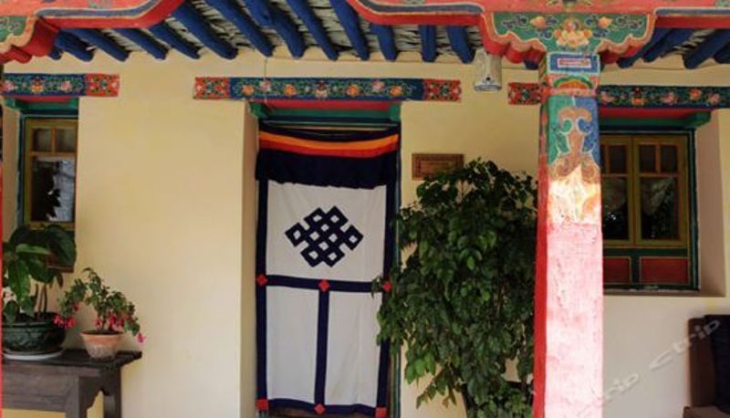 Triple room - Yabshi Phunkhang Heritage Hotel