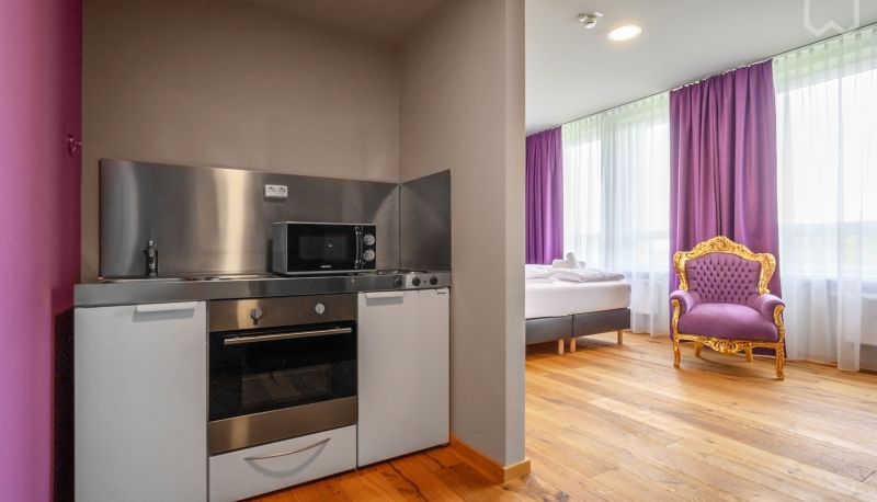 Coin cuisine dans la chambre - Loftstyle Hotel Eningen