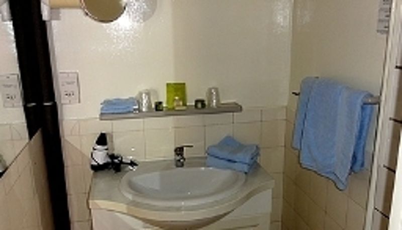 Łazienka - HOTEL LE PERIGORD