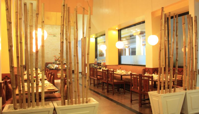 Frühstücksraum innerhalb des Restaurants - Maurya Patna