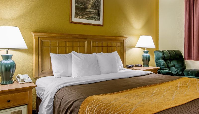 Camera - EverSpring Inn & Suites Oskaloosa