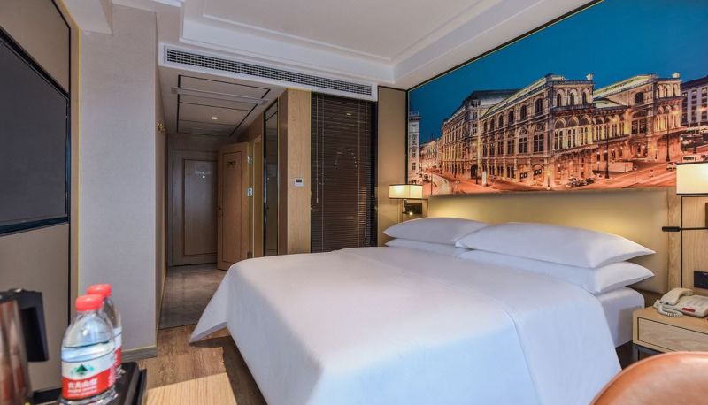 Hall - Vienna International Hotel 6km Light Rail Station