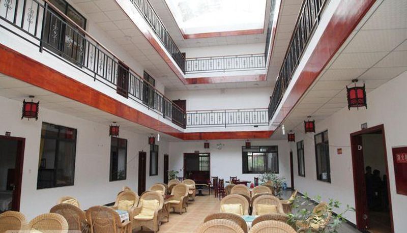 Area esterna dell'hotel - Huanglongxi Tianyuan Xianfu Hotel