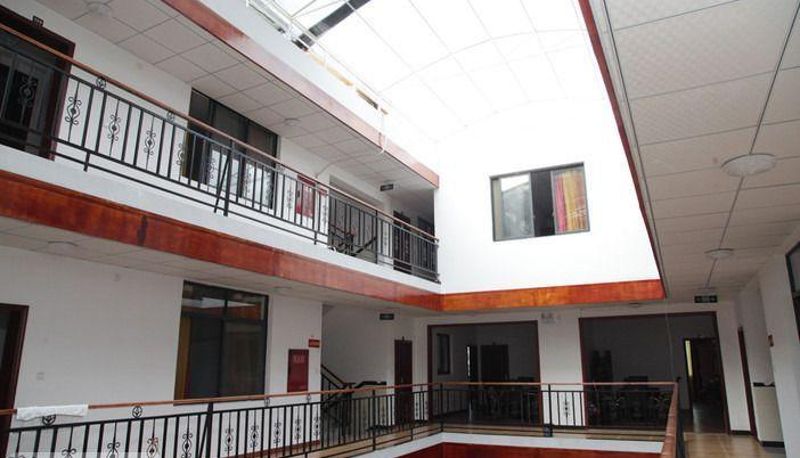 Area esterna dell'hotel - Huanglongxi Tianyuan Xianfu Hotel
