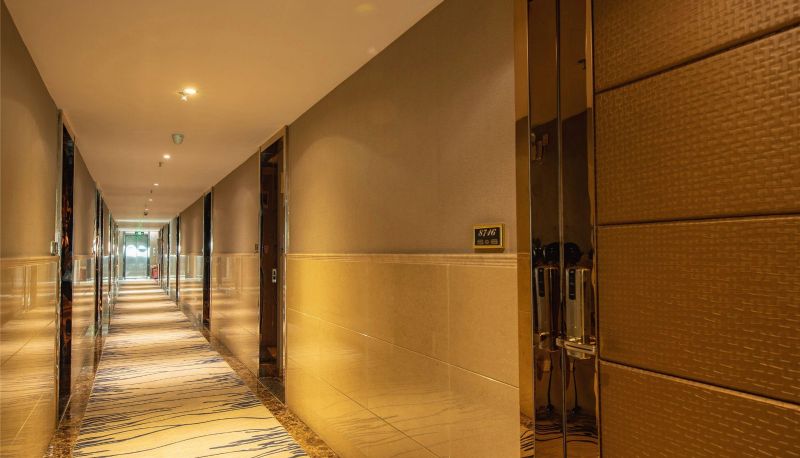 Area esterna dell'hotel - Baili Yiju Hotel (Mucun Yici Station Store)