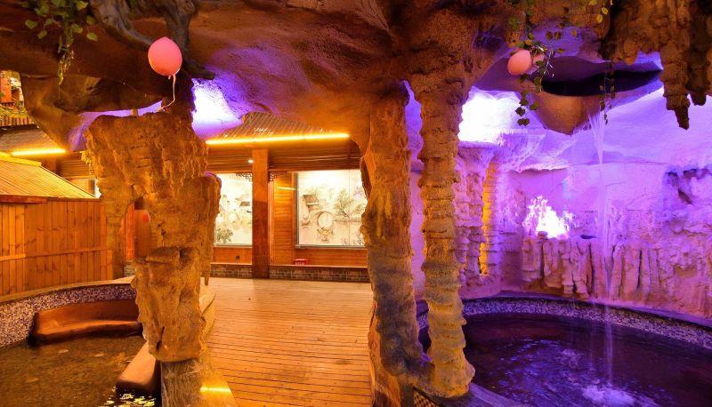 Buitenruimte van het hotel - Kunming City Post Station Hot Spring Hotel (Second Affiliated Hospital of Kunming Medical College)