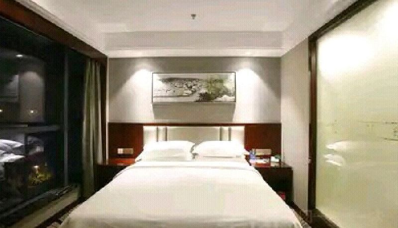 Info - Binyue Jiangjing Holiday Inn (Changsha University Store)