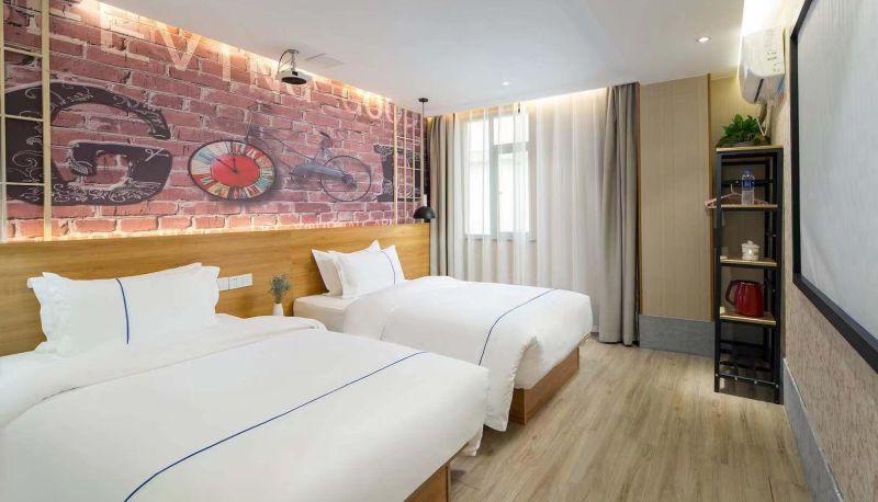 Zimmer - Xiyue Light Luxury Cinema Hotel (Huanghua International Airport Metropolitan College Store)
