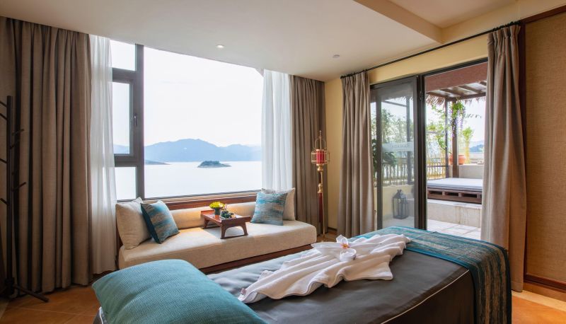 Buitenruimte van het hotel - five islands and one village in East Lake Huameida Hotel