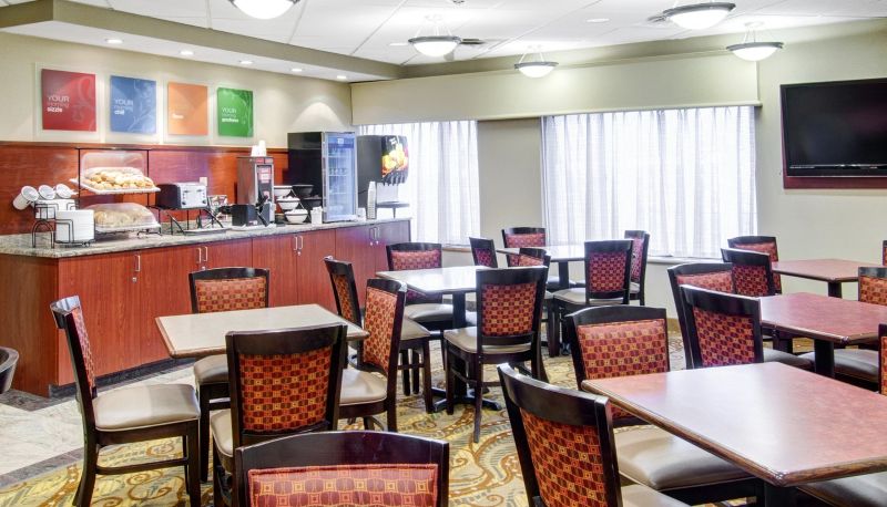 Restaurant - Spark by Hilton Woburn Boston