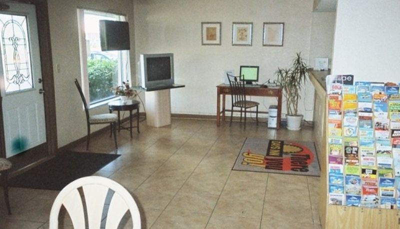 Hall - Days Inn Pompano Beach