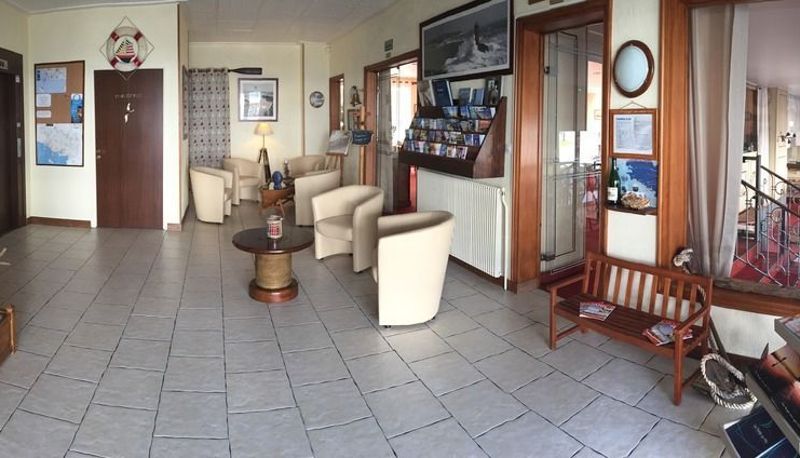 Hal - Hôtel Les Alignements