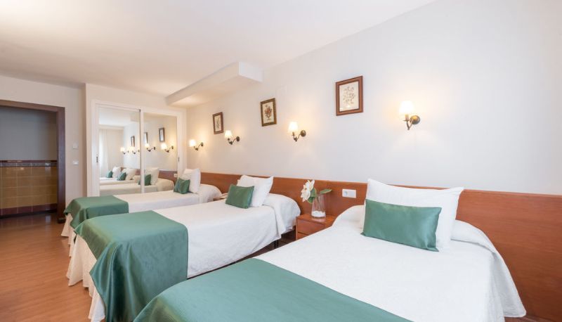 Habitación triple - Hotel Romerito