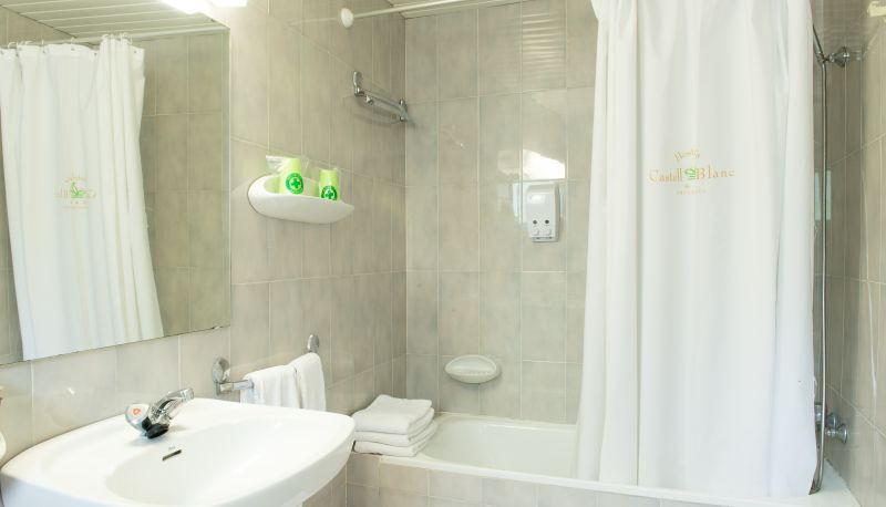 Łazienka - Hotel Castell Blanc