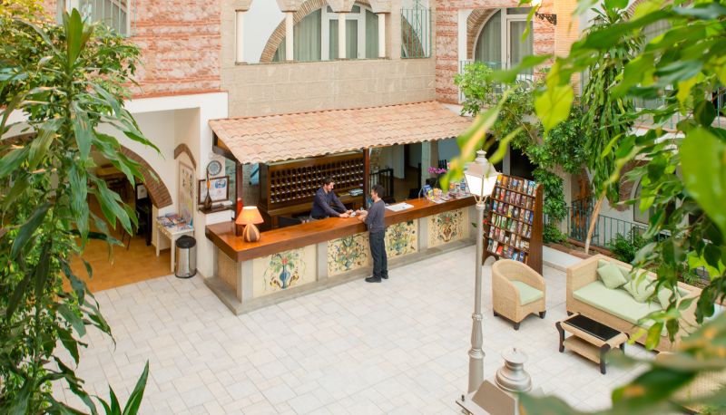 Recepcja - Hotel Castell Blanc