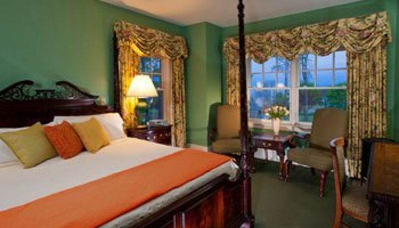 Camera - York Harbor Inn