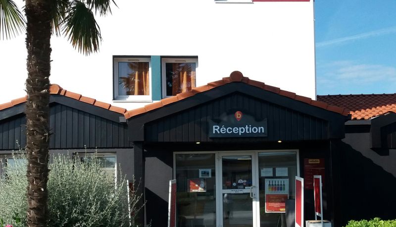 Area esterna dell'hotel - Kyriad Direct Agen