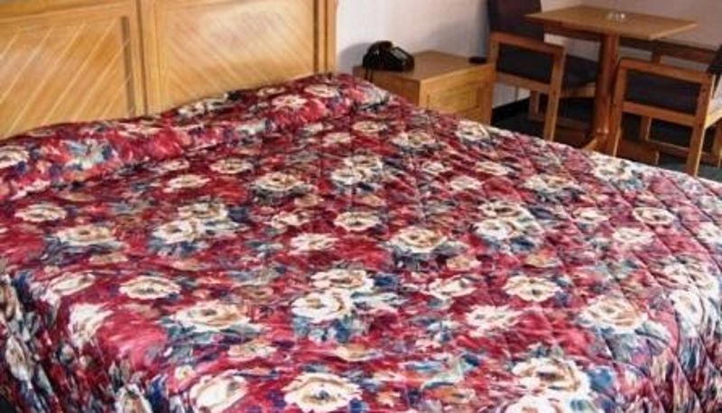 Room - Regal Inn