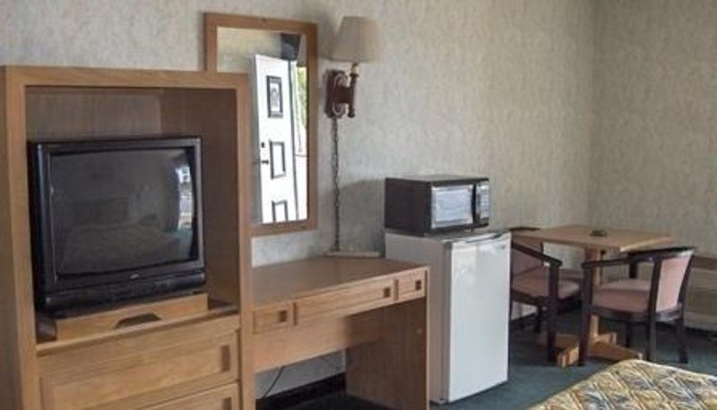Room - Regal Inn
