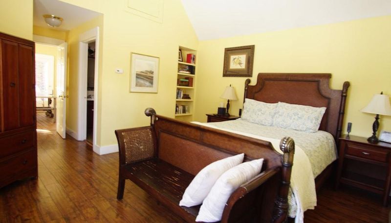 Camera standard - The Inn at Ellsworth Estate
