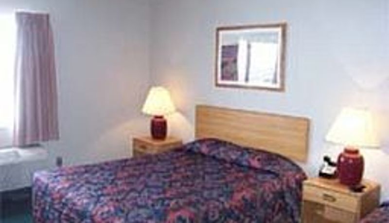 Habitación - Knights Inn Mill City