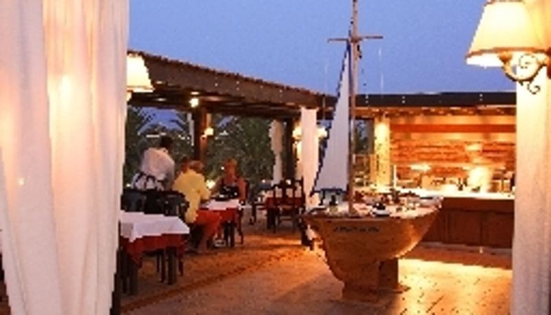 Restaurant - Sandy Beach Hotel