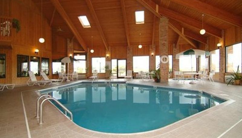 Basen - AmericInn by Wyndham Mount Pleasant