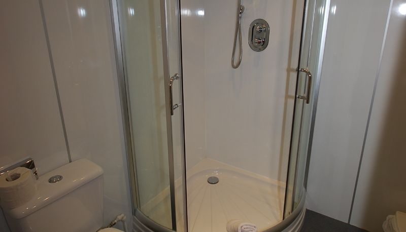 Badezimmer - Lomond Hills Hotel and Leisure Centre