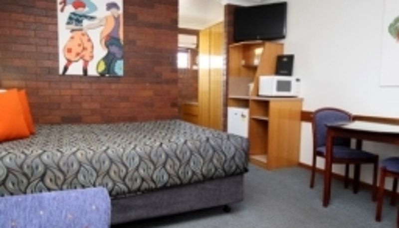 Camera - Country Pathfinder Motor Inn