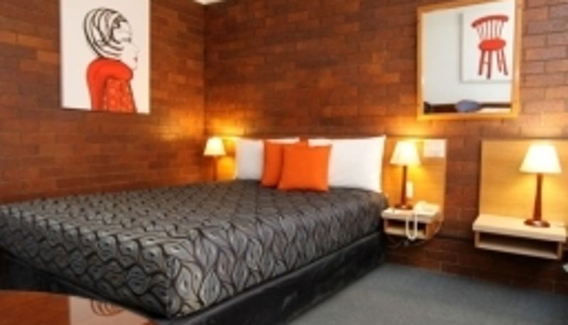 Camera - Country Pathfinder Motor Inn