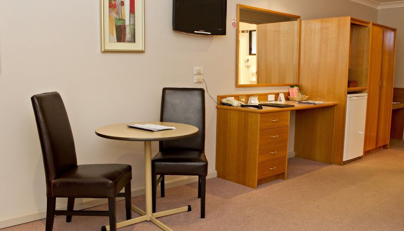Room - Hilltops Retreat Motor Inn