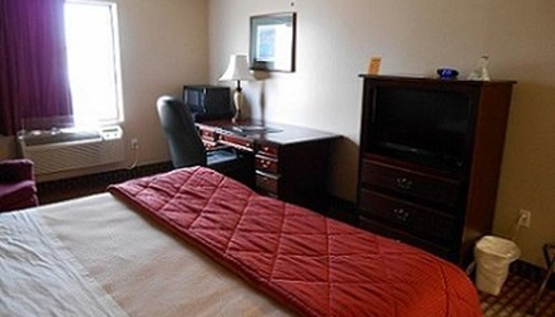 Room - GuestHouse Inn Fort Smith