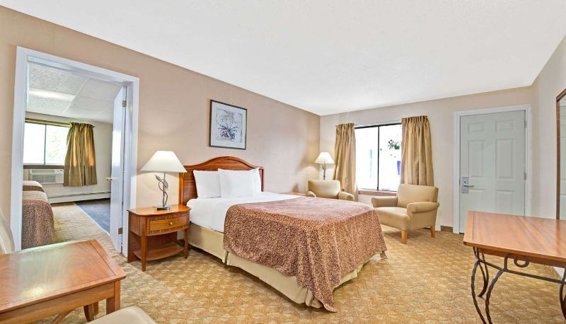 Suite - Knights Inn By The Falls