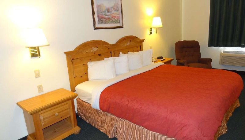 Room - Motel 6 Portland IN