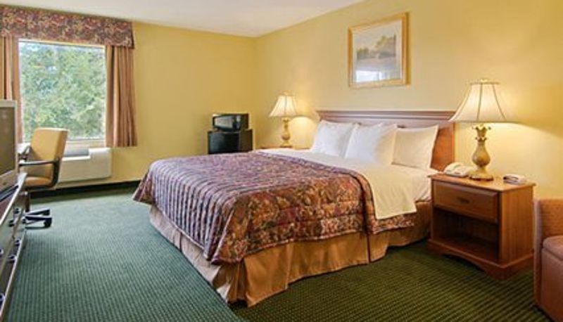 Camera - Regency Inn and Suites