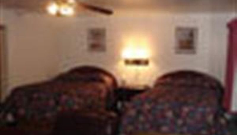 Suite - Econo Inn