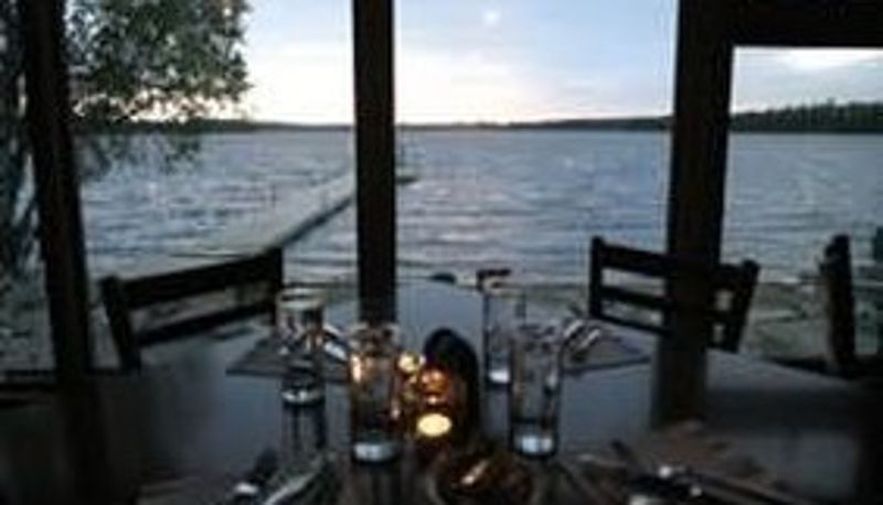 Außenansicht - Elbow Lake Lodge