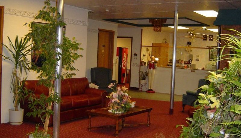 Lobby - Glacier Gateway Inn