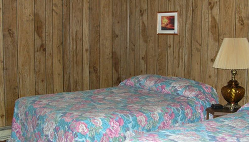Zimmer - Little River Motel St. Regis