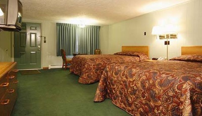 Camera - Sanford Inn