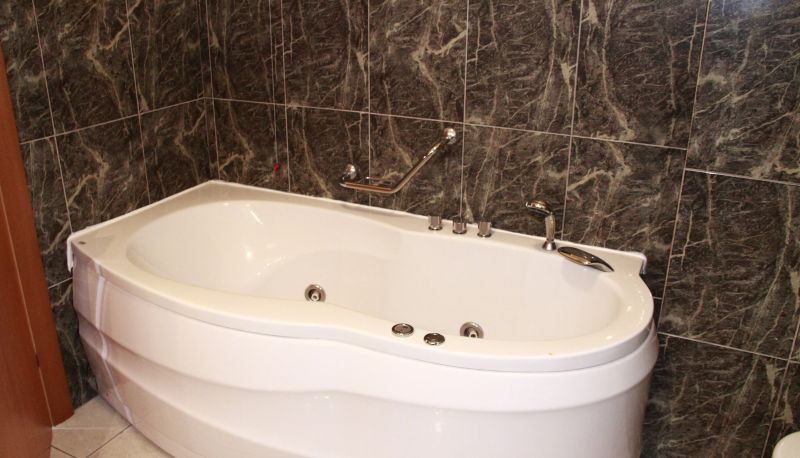 Badezimmer - Yacht Marina Hotel srl